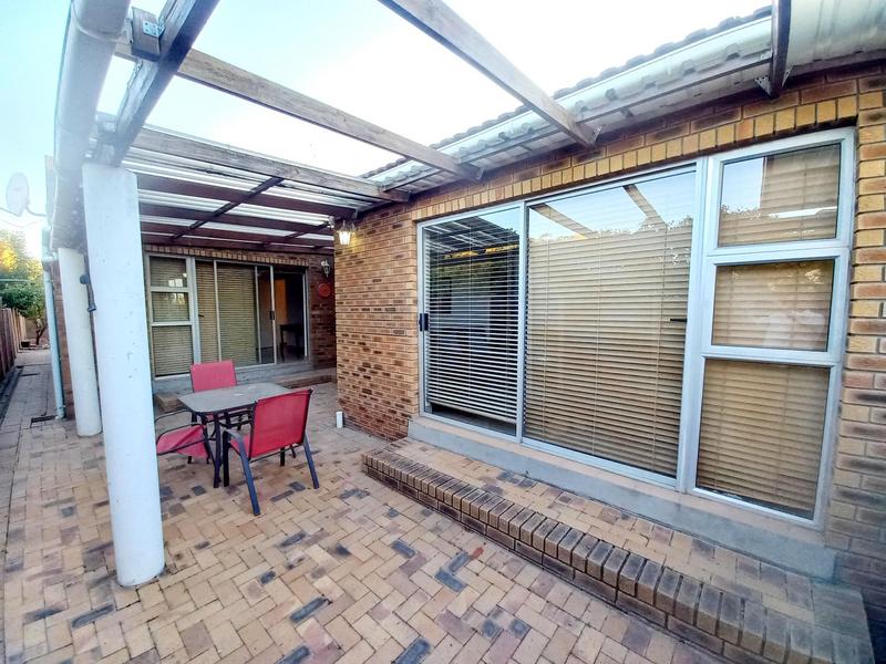 5 Bedroom Property for Sale in Vergesig Western Cape